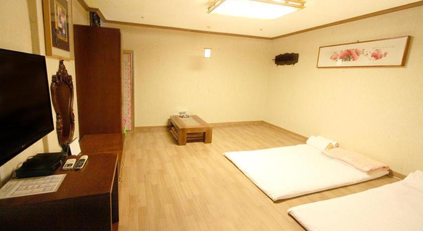 Hotel Olympic Changwon Buitenkant foto