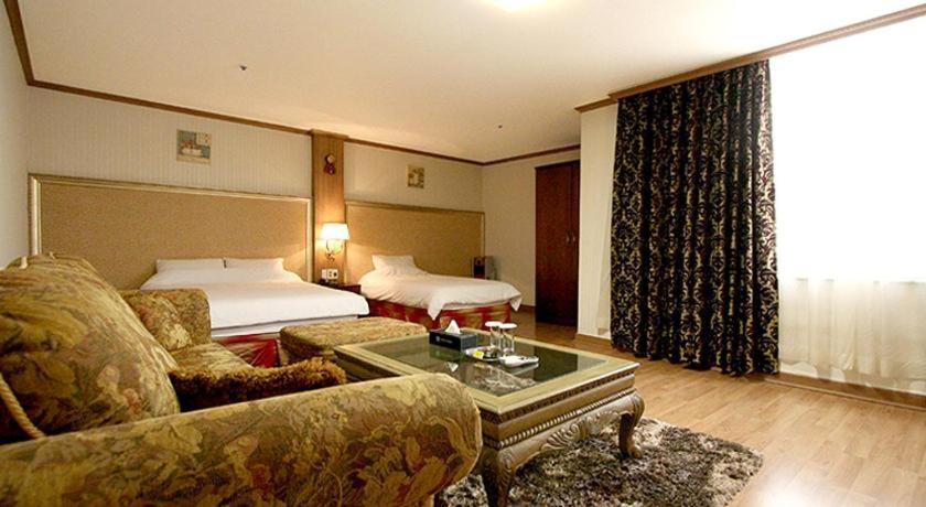 Hotel Olympic Changwon Buitenkant foto
