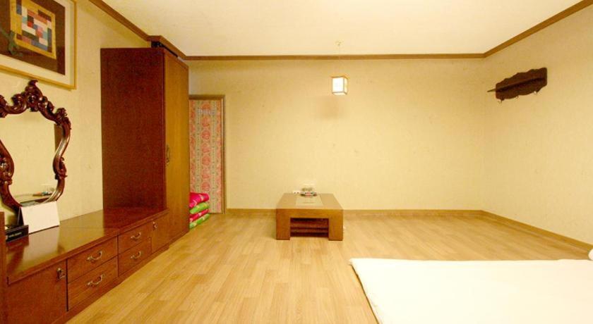 Hotel Olympic Changwon Buitenkant foto