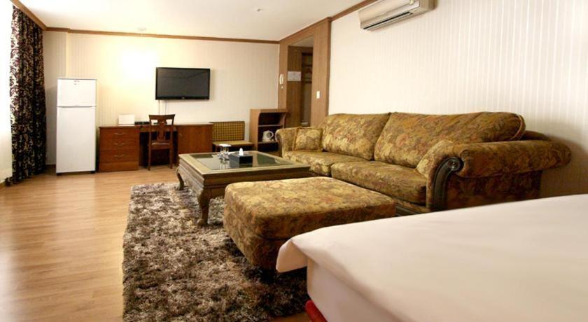 Hotel Olympic Changwon Buitenkant foto