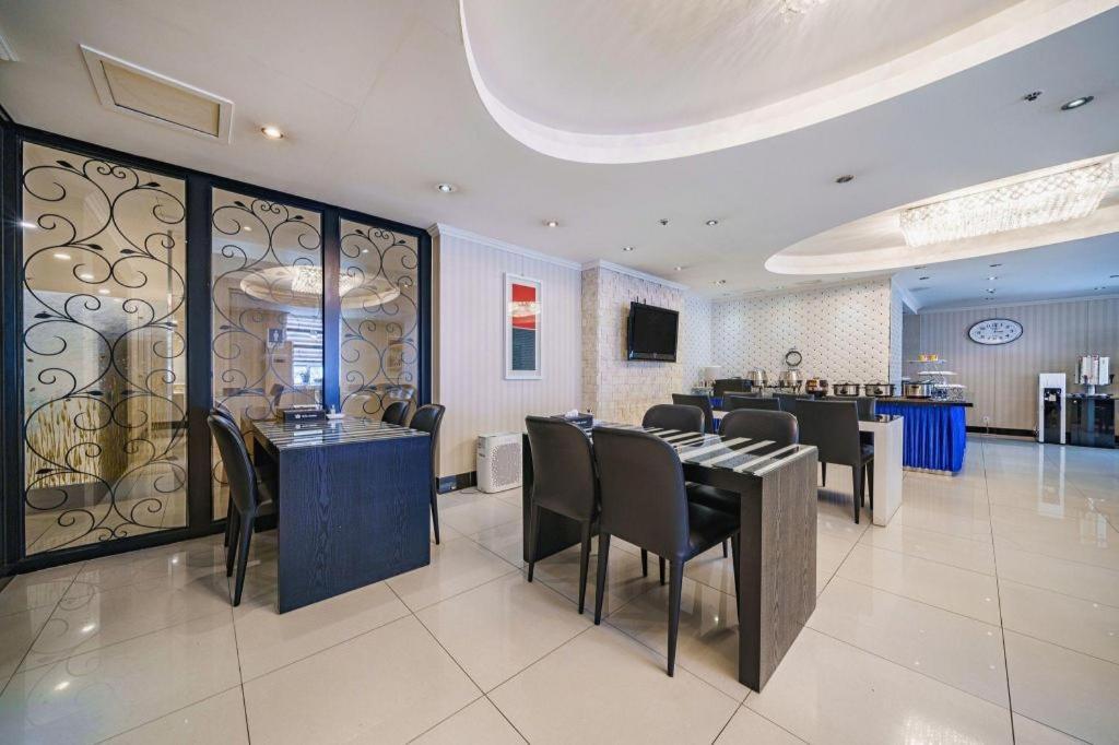 Hotel Olympic Changwon Buitenkant foto