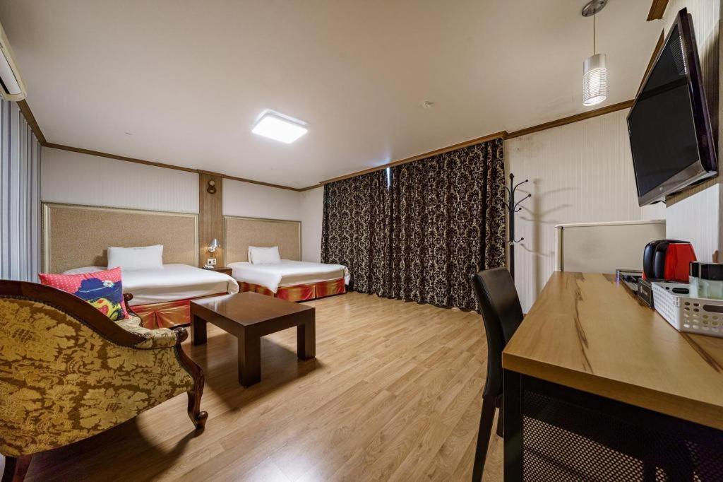 Hotel Olympic Changwon Buitenkant foto