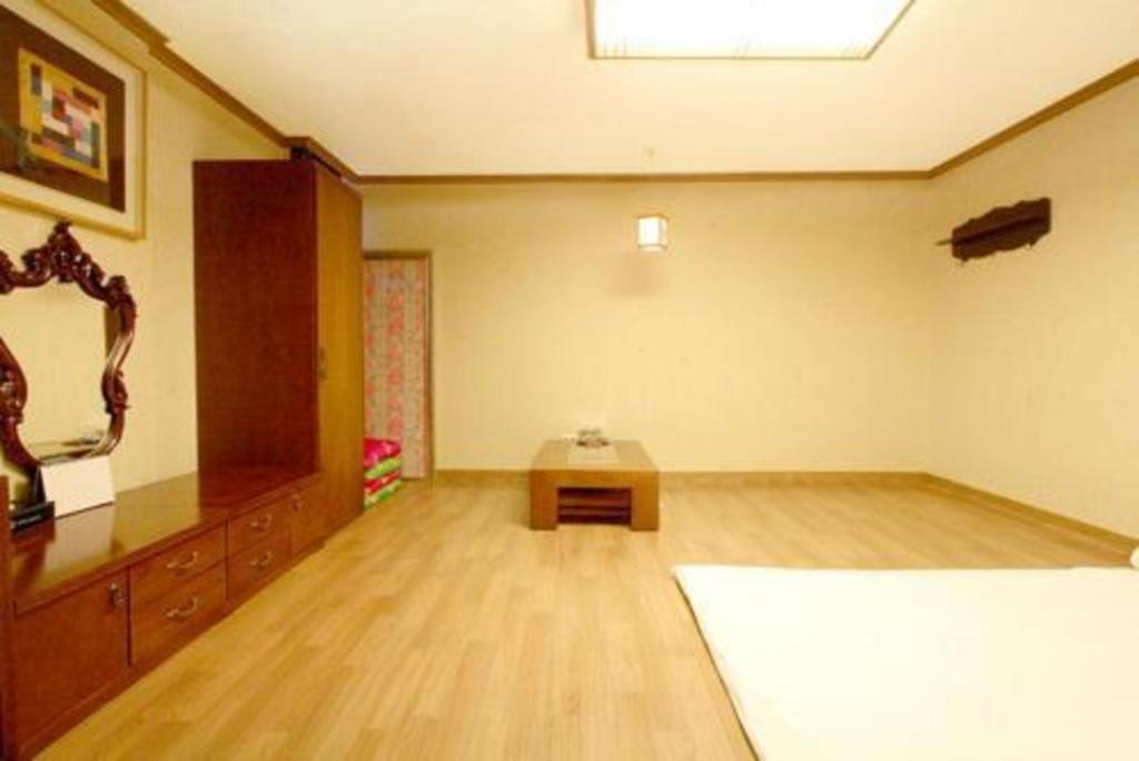 Hotel Olympic Changwon Buitenkant foto