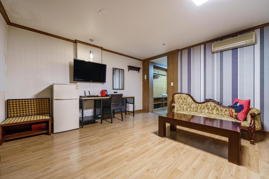 Hotel Olympic Changwon Buitenkant foto