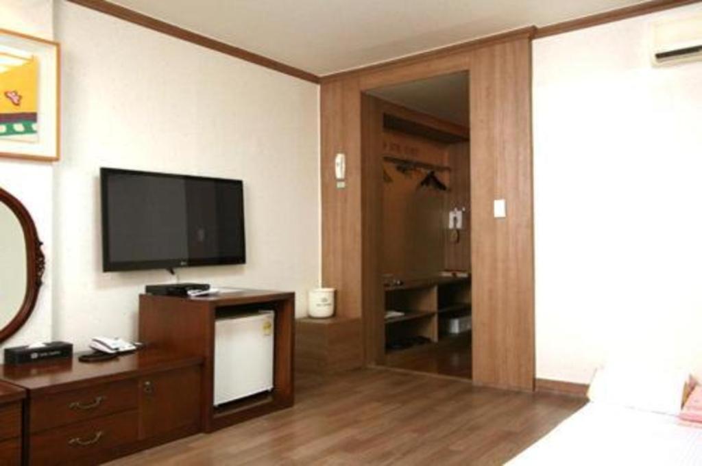 Hotel Olympic Changwon Buitenkant foto