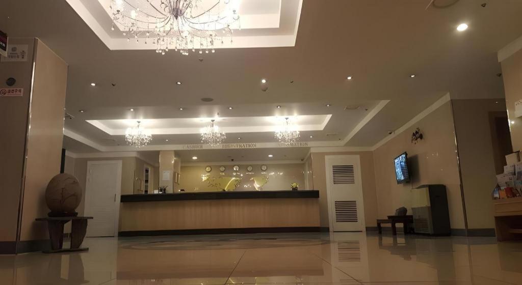 Hotel Olympic Changwon Buitenkant foto