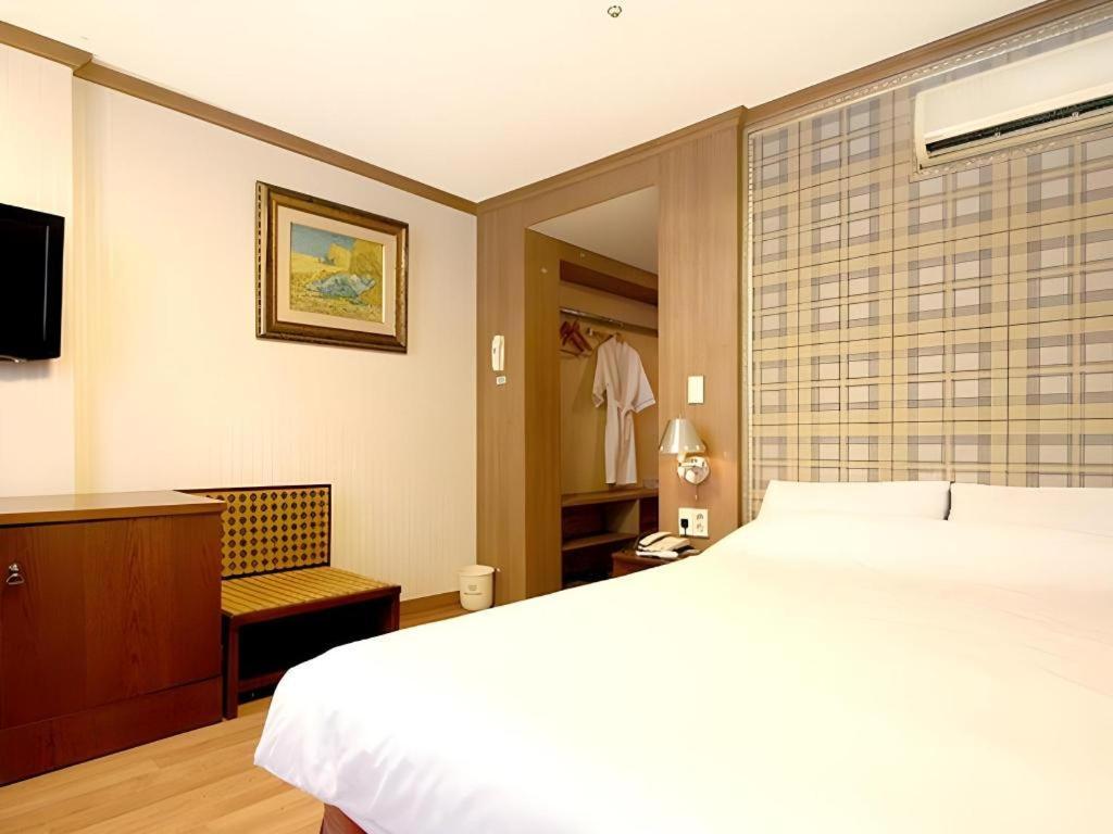 Hotel Olympic Changwon Buitenkant foto