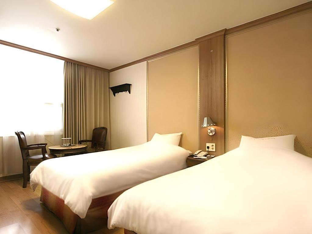 Hotel Olympic Changwon Buitenkant foto