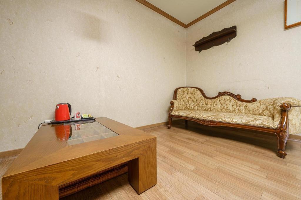 Hotel Olympic Changwon Buitenkant foto