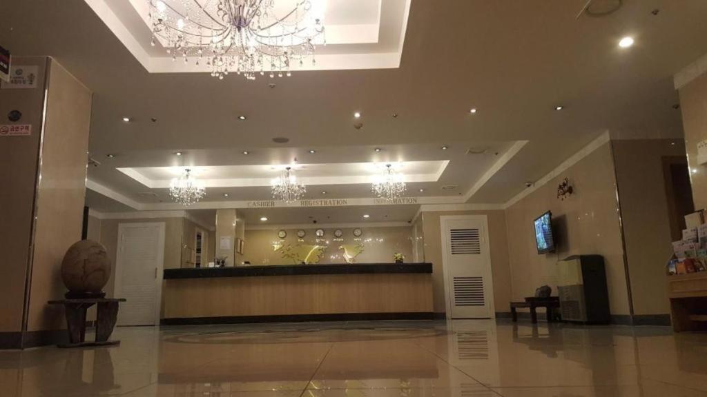Hotel Olympic Changwon Buitenkant foto