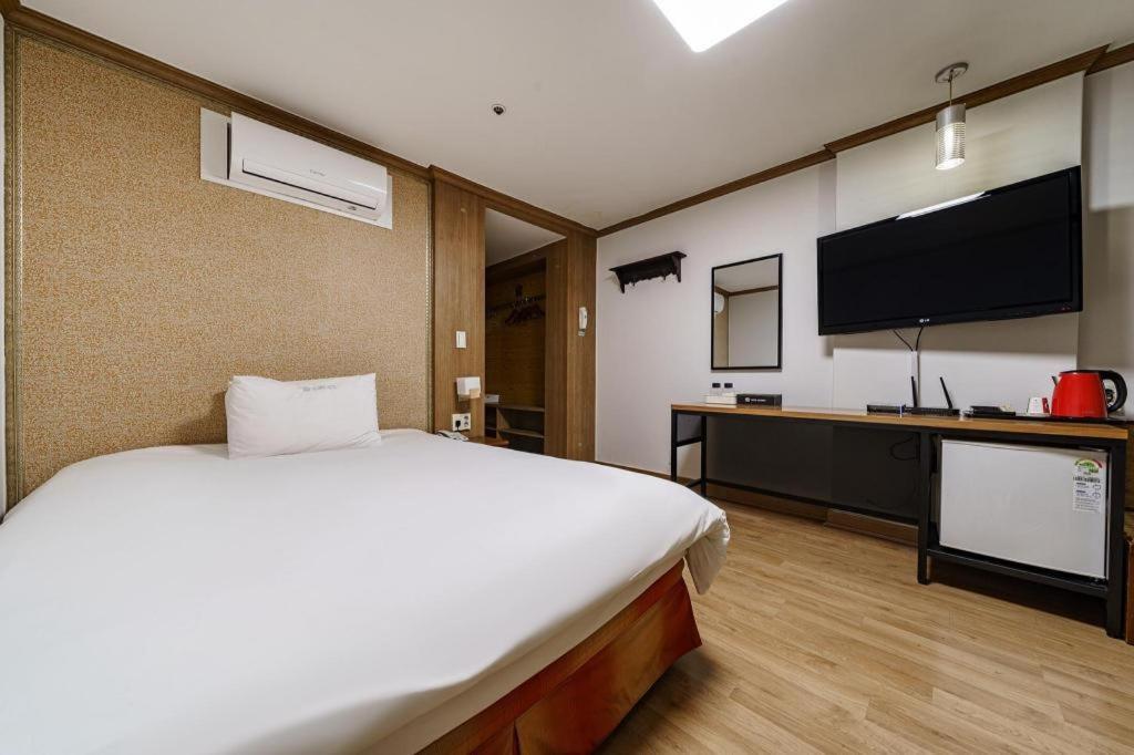 Hotel Olympic Changwon Buitenkant foto