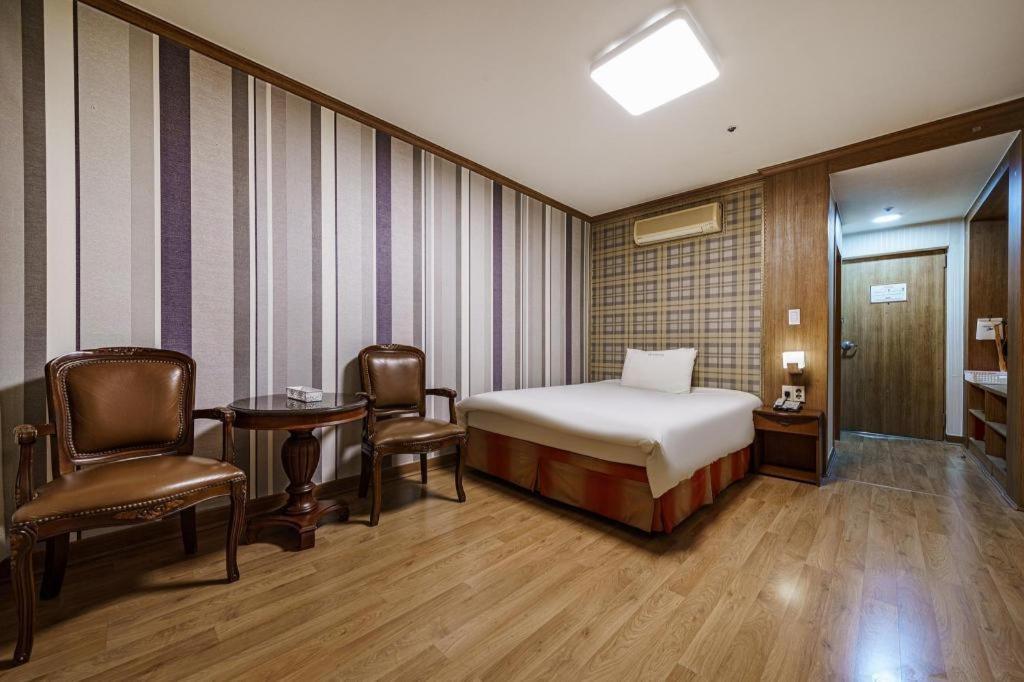 Hotel Olympic Changwon Buitenkant foto
