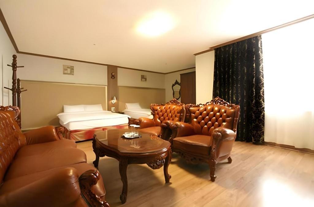 Hotel Olympic Changwon Buitenkant foto