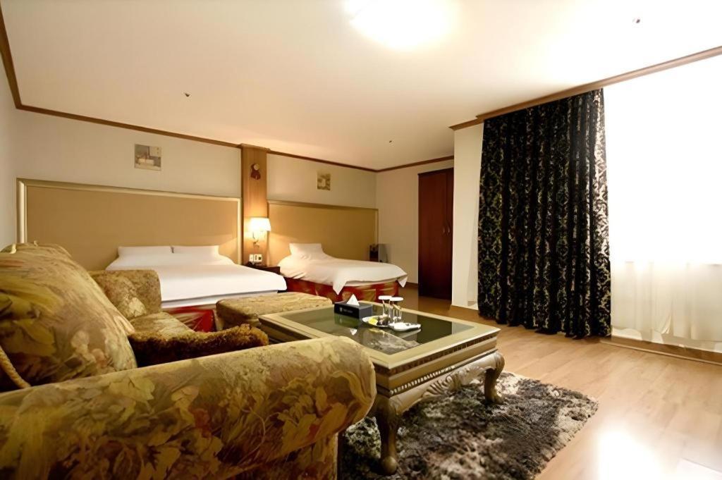 Hotel Olympic Changwon Buitenkant foto