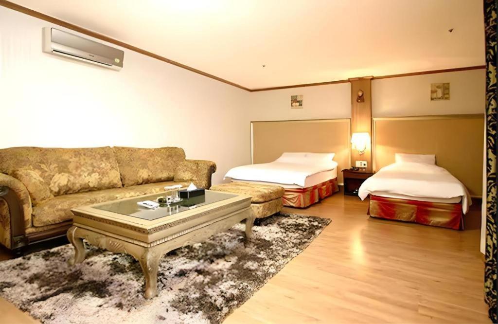 Hotel Olympic Changwon Buitenkant foto