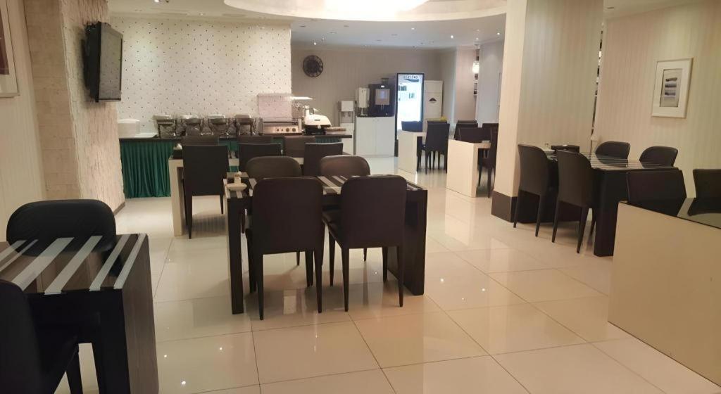 Hotel Olympic Changwon Buitenkant foto