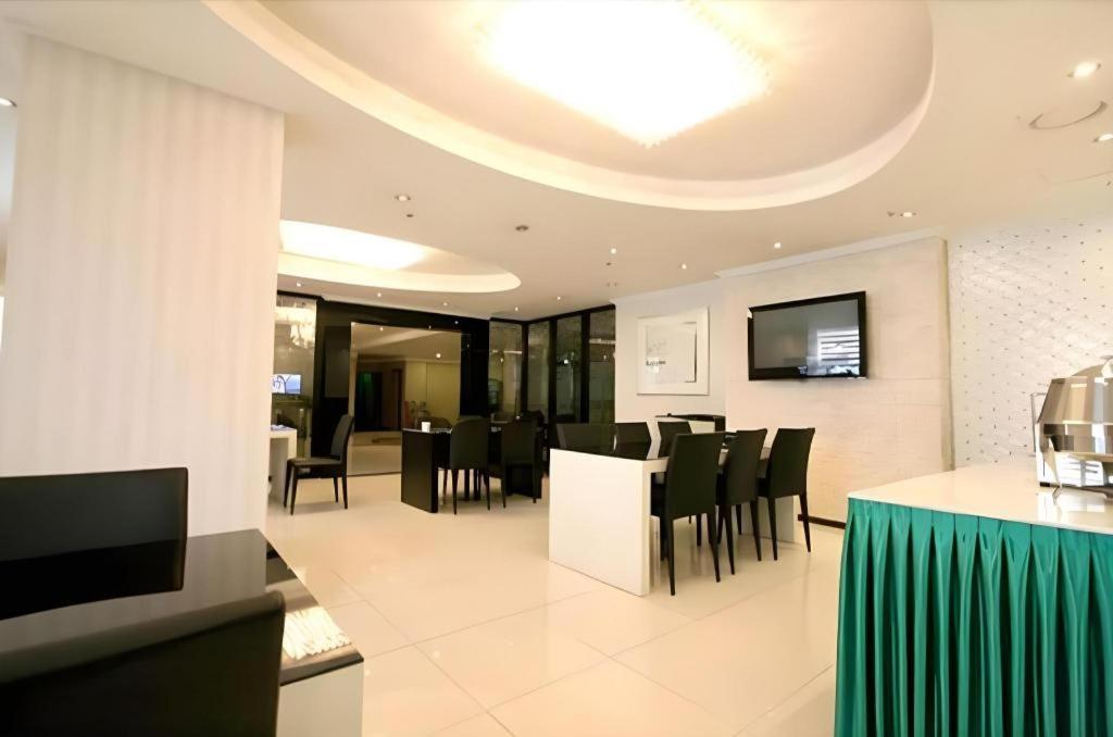 Hotel Olympic Changwon Buitenkant foto