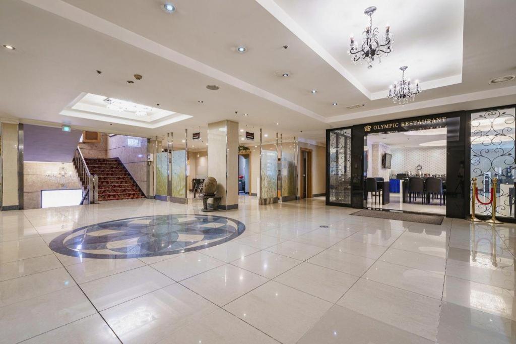 Hotel Olympic Changwon Buitenkant foto